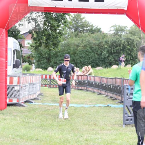 21.06.2026 - 29. Vierlanden-Triathlon Andreas Tolksdorf http://msf.ph/oto/9889254 21.06.2026 12:27:42 Ziel 61, 61 meine-sportfotos.de