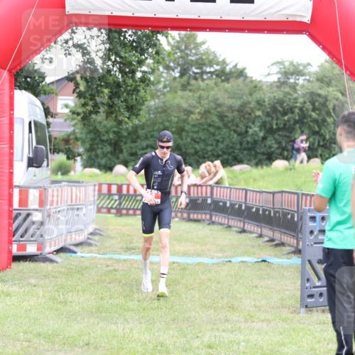 21.06.2026 - 29. Vierlanden-Triathlon Andreas Tolksdorf http://msf.ph/oto/9889255 21.06.2026 12:27:42 Ziel 61, 61 meine-sportfotos.de