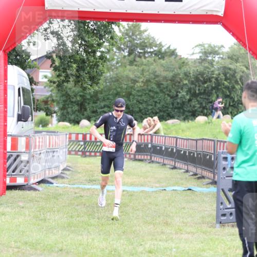 21.06.2026 - 29. Vierlanden-Triathlon Andreas Tolksdorf http://msf.ph/oto/9889256 21.06.2026 12:27:43 Ziel 61, 61 meine-sportfotos.de