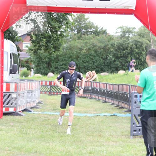 21.06.2026 - 29. Vierlanden-Triathlon Andreas Tolksdorf http://msf.ph/oto/9889257 21.06.2026 12:27:43 Ziel 61, 61 meine-sportfotos.de