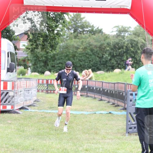 21.06.2026 - 29. Vierlanden-Triathlon Andreas Tolksdorf http://msf.ph/oto/9889258 21.06.2026 12:27:43 Ziel 61, 61 meine-sportfotos.de