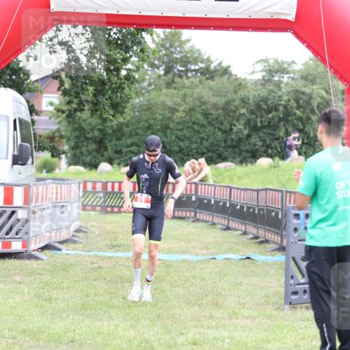 21.06.2026 - 29. Vierlanden-Triathlon Andreas Tolksdorf http://msf.ph/oto/9889259 21.06.2026 12:27:43 Ziel 61, 61 meine-sportfotos.de