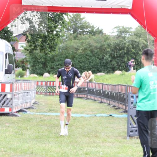 21.06.2026 - 29. Vierlanden-Triathlon Andreas Tolksdorf http://msf.ph/oto/9889260 21.06.2026 12:27:43 Ziel 61, 61 meine-sportfotos.de