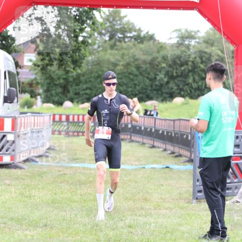 21.06.2026 - 29. Vierlanden-Triathlon Andreas Tolksdorf http://msf.ph/oto/9889263 21.06.2026 12:27:44 Ziel 61, 61 meine-sportfotos.de