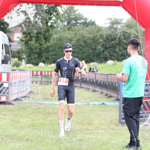 21.06.2026 - 29. Vierlanden-Triathlon Andreas Tolksdorf http://msf.ph/oto/9889264 21.06.2026 12:27:44 Ziel 61, 61 meine-sportfotos.de