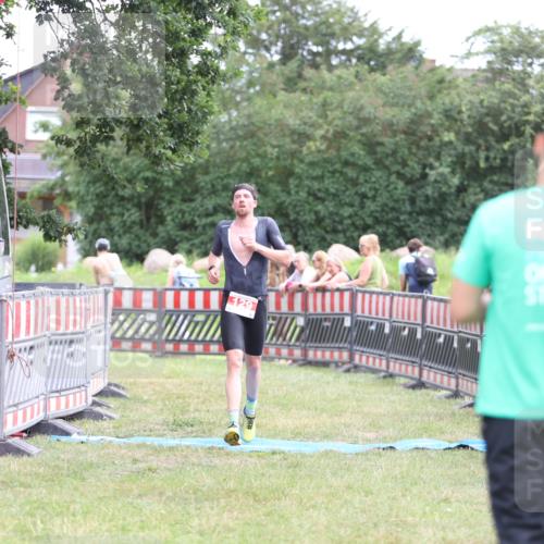 21.06.2026 - 29. Vierlanden-Triathlon Andreas Tolksdorf http://msf.ph/oto/9889271 21.06.2026 12:28:48 Ziel 129, 129 meine-sportfotos.de