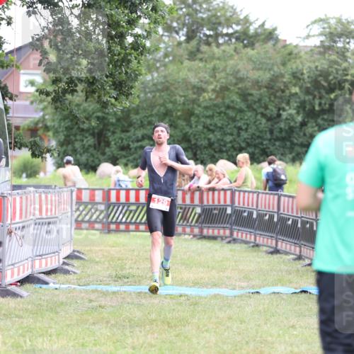 21.06.2026 - 29. Vierlanden-Triathlon Andreas Tolksdorf http://msf.ph/oto/9889272 21.06.2026 12:28:48 Ziel 129, 129 meine-sportfotos.de