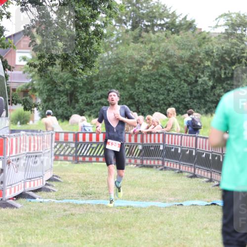 21.06.2026 - 29. Vierlanden-Triathlon Andreas Tolksdorf http://msf.ph/oto/9889273 21.06.2026 12:28:48 Ziel 129, 129 meine-sportfotos.de