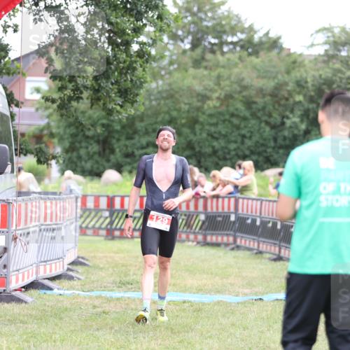 21.06.2026 - 29. Vierlanden-Triathlon Andreas Tolksdorf http://msf.ph/oto/9889285 21.06.2026 12:28:50 Ziel 129, 129 meine-sportfotos.de