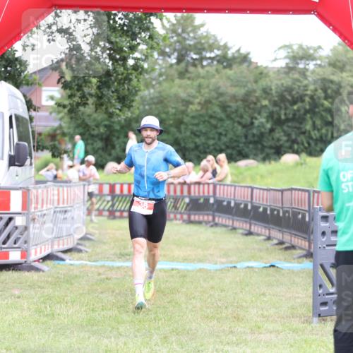 21.06.2026 - 29. Vierlanden-Triathlon Andreas Tolksdorf http://msf.ph/oto/9889298 21.06.2026 12:29:05 Ziel 31, 32, 36, 31, 32, 36 meine-sportfotos.de