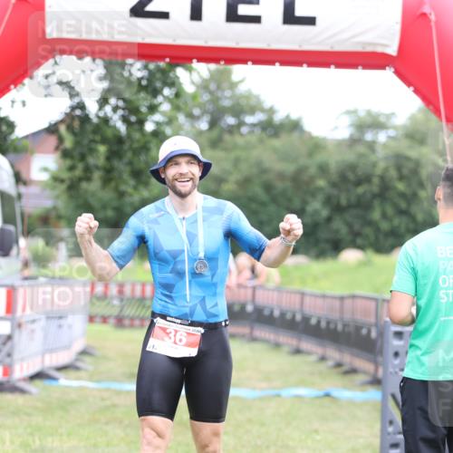 21.06.2026 - 29. Vierlanden-Triathlon Andreas Tolksdorf http://msf.ph/oto/9889306 21.06.2026 12:29:10 Ziel 31, 32, 31, 32 meine-sportfotos.de