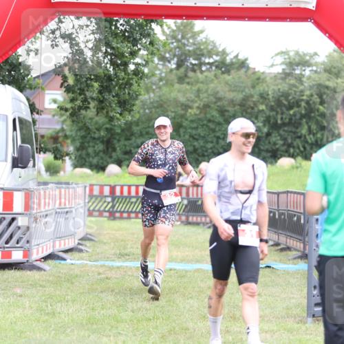 21.06.2026 - 29. Vierlanden-Triathlon Andreas Tolksdorf http://msf.ph/oto/9889319 21.06.2026 12:29:17 Ziel 31, 32, 31, 32 meine-sportfotos.de