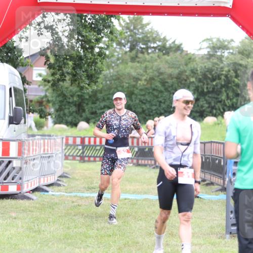 21.06.2026 - 29. Vierlanden-Triathlon Andreas Tolksdorf http://msf.ph/oto/9889321 21.06.2026 12:29:17 Ziel 31, 32, 31, 32 meine-sportfotos.de