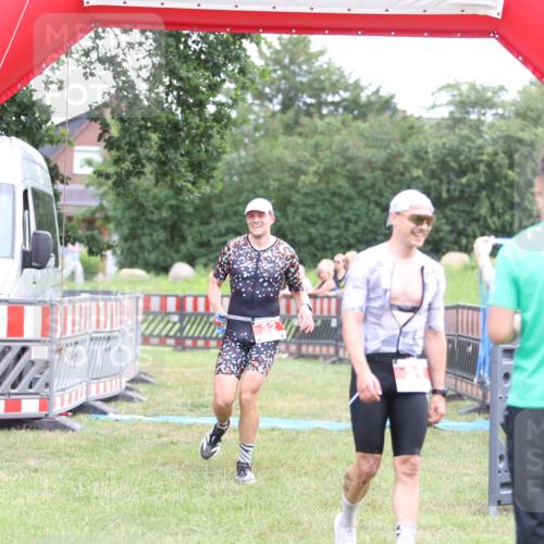 21.06.2026 - 29. Vierlanden-Triathlon Andreas Tolksdorf http://msf.ph/oto/9889323 21.06.2026 12:29:17 Ziel 31, 32, 31, 32 meine-sportfotos.de