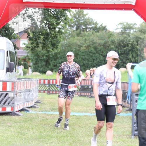 21.06.2026 - 29. Vierlanden-Triathlon Andreas Tolksdorf http://msf.ph/oto/9889324 21.06.2026 12:29:17 Ziel 31, 32, 31, 32 meine-sportfotos.de