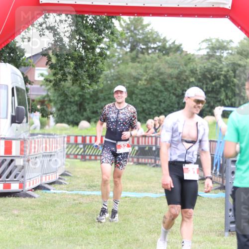 21.06.2026 - 29. Vierlanden-Triathlon Andreas Tolksdorf http://msf.ph/oto/9889325 21.06.2026 12:29:17 Ziel 31, 32, 31, 32 meine-sportfotos.de