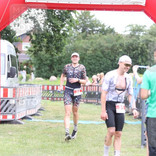 21.06.2026 - 29. Vierlanden-Triathlon Andreas Tolksdorf http://msf.ph/oto/9889327 21.06.2026 12:29:17 Ziel 31, 32, 31, 32 meine-sportfotos.de