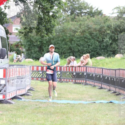 21.06.2026 - 29. Vierlanden-Triathlon Andreas Tolksdorf http://msf.ph/oto/9889335 21.06.2026 12:30:37 Ziel 49, 49 meine-sportfotos.de