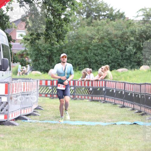 21.06.2026 - 29. Vierlanden-Triathlon Andreas Tolksdorf http://msf.ph/oto/9889336 21.06.2026 12:30:37 Ziel 49, 49 meine-sportfotos.de