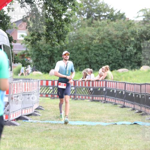 21.06.2026 - 29. Vierlanden-Triathlon Andreas Tolksdorf http://msf.ph/oto/9889339 21.06.2026 12:30:37 Ziel 49, 49 meine-sportfotos.de