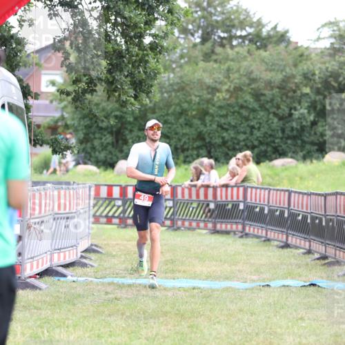 21.06.2026 - 29. Vierlanden-Triathlon Andreas Tolksdorf http://msf.ph/oto/9889340 21.06.2026 12:30:37 Ziel 49, 49 meine-sportfotos.de