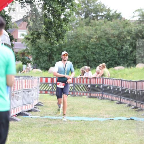21.06.2026 - 29. Vierlanden-Triathlon Andreas Tolksdorf http://msf.ph/oto/9889341 21.06.2026 12:30:37 Ziel 49, 49 meine-sportfotos.de