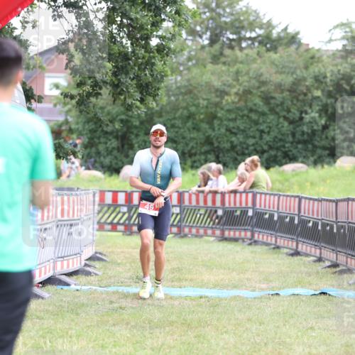 21.06.2026 - 29. Vierlanden-Triathlon Andreas Tolksdorf http://msf.ph/oto/9889344 21.06.2026 12:30:37 Ziel 49, 49 meine-sportfotos.de