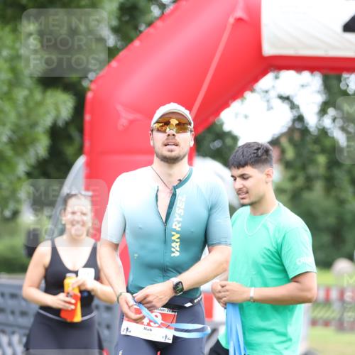 21.06.2026 - 29. Vierlanden-Triathlon Andreas Tolksdorf http://msf.ph/oto/9889345 21.06.2026 12:30:43 Ziel  meine-sportfotos.de