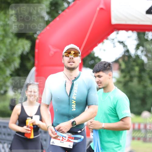 21.06.2026 - 29. Vierlanden-Triathlon Andreas Tolksdorf http://msf.ph/oto/9889346 21.06.2026 12:30:43 Ziel  meine-sportfotos.de