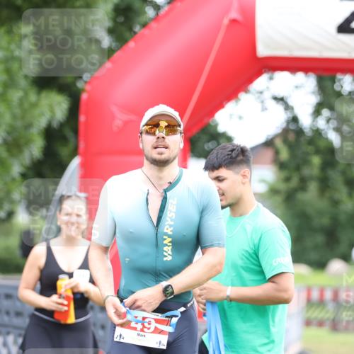 21.06.2026 - 29. Vierlanden-Triathlon Andreas Tolksdorf http://msf.ph/oto/9889347 21.06.2026 12:30:43 Ziel  meine-sportfotos.de