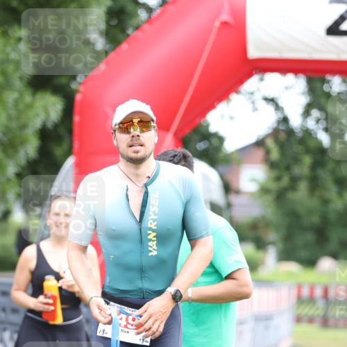 21.06.2026 - 29. Vierlanden-Triathlon Andreas Tolksdorf http://msf.ph/oto/9889351 21.06.2026 12:30:43 Ziel  meine-sportfotos.de