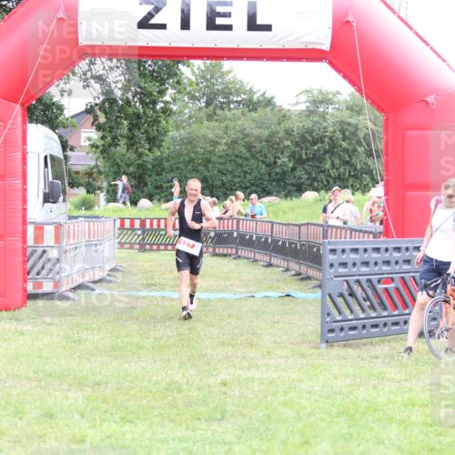 21.06.2026 - 29. Vierlanden-Triathlon Andreas Tolksdorf http://msf.ph/oto/9889369 21.06.2026 12:33:16 Ziel 127, 169, 127, 169 meine-sportfotos.de