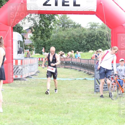 21.06.2026 - 29. Vierlanden-Triathlon Andreas Tolksdorf http://msf.ph/oto/9889376 21.06.2026 12:33:17 Ziel 127, 169, 127, 169 meine-sportfotos.de