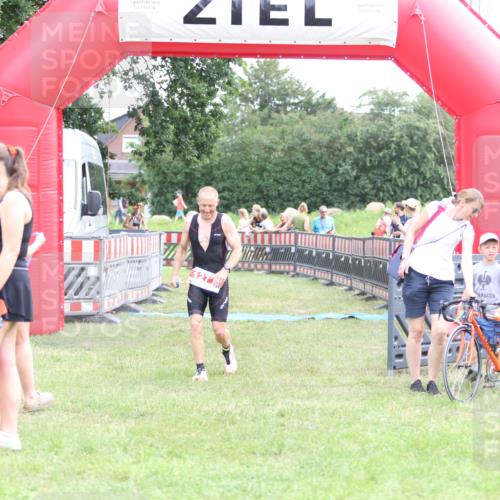 21.06.2026 - 29. Vierlanden-Triathlon Andreas Tolksdorf http://msf.ph/oto/9889380 21.06.2026 12:33:18 Ziel 127, 169, 127, 169 meine-sportfotos.de