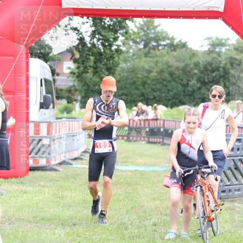 21.06.2026 - 29. Vierlanden-Triathlon Andreas Tolksdorf http://msf.ph/oto/9889389 21.06.2026 12:33:25 Ziel 169, 169 meine-sportfotos.de