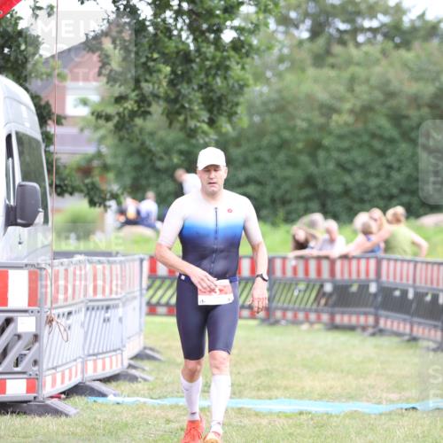 21.06.2026 - 29. Vierlanden-Triathlon Andreas Tolksdorf http://msf.ph/oto/9889399 21.06.2026 12:34:08 Ziel 3, 3 meine-sportfotos.de