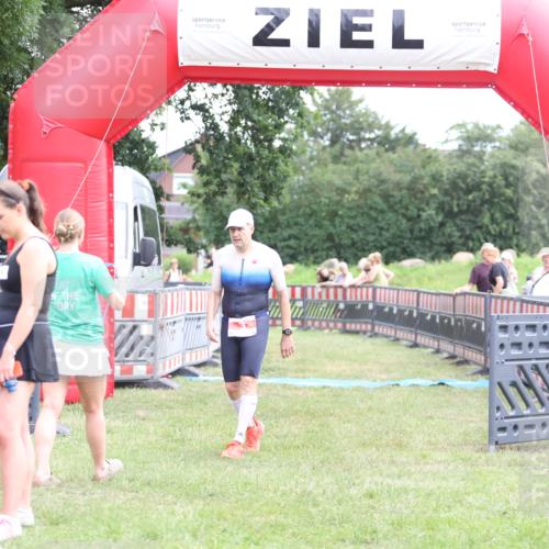 21.06.2026 - 29. Vierlanden-Triathlon Andreas Tolksdorf http://msf.ph/oto/9889405 21.06.2026 12:34:10 Ziel 3, 823, 3, 823 meine-sportfotos.de