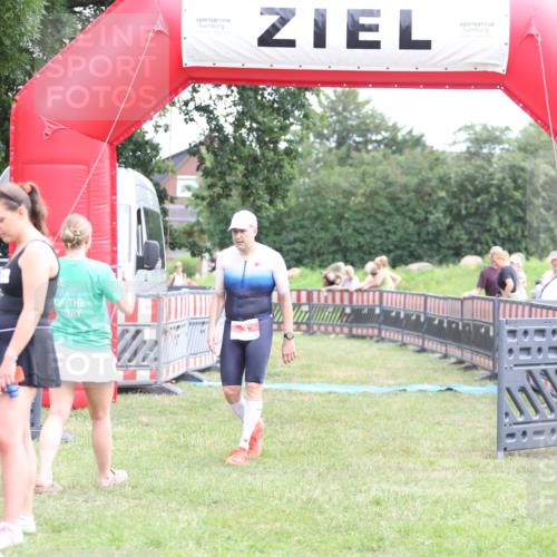21.06.2026 - 29. Vierlanden-Triathlon Andreas Tolksdorf http://msf.ph/oto/9889406 21.06.2026 12:34:10 Ziel 3, 823, 3, 823 meine-sportfotos.de