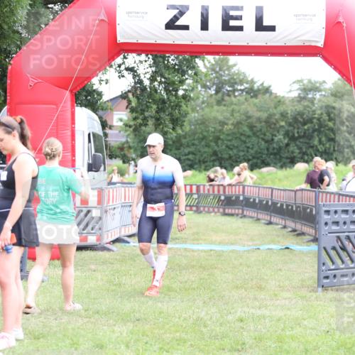 21.06.2026 - 29. Vierlanden-Triathlon Andreas Tolksdorf http://msf.ph/oto/9889407 21.06.2026 12:34:10 Ziel 3, 823, 3, 823 meine-sportfotos.de