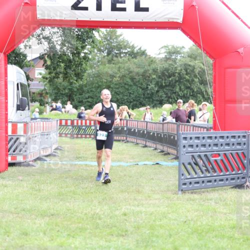21.06.2026 - 29. Vierlanden-Triathlon Andreas Tolksdorf http://msf.ph/oto/9889413 21.06.2026 12:34:22 Ziel 823, 823 meine-sportfotos.de