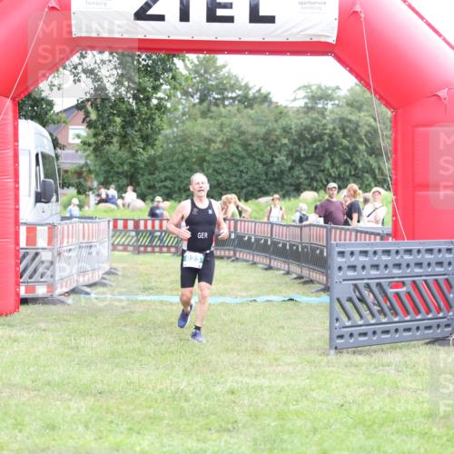 21.06.2026 - 29. Vierlanden-Triathlon Andreas Tolksdorf http://msf.ph/oto/9889415 21.06.2026 12:34:22 Ziel 823, 823 meine-sportfotos.de