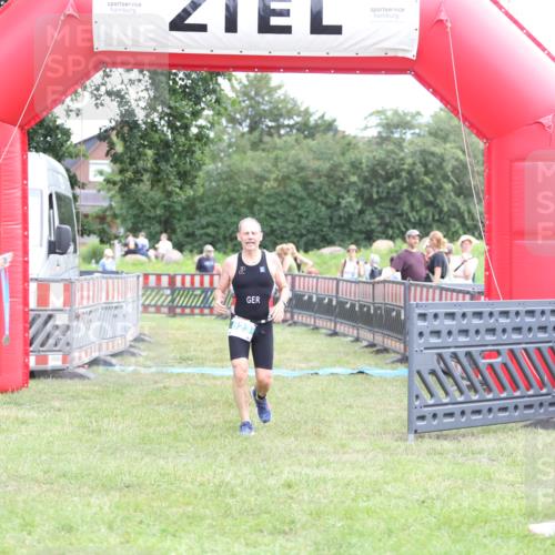 21.06.2026 - 29. Vierlanden-Triathlon Andreas Tolksdorf http://msf.ph/oto/9889422 21.06.2026 12:34:22 Ziel 823, 823 meine-sportfotos.de