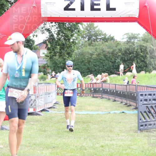 21.06.2026 - 29. Vierlanden-Triathlon Andreas Tolksdorf http://msf.ph/oto/9889430 21.06.2026 12:36:06 Ziel 107, 107 meine-sportfotos.de
