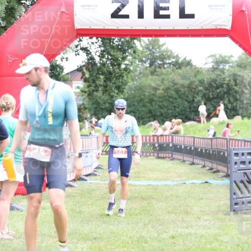 21.06.2026 - 29. Vierlanden-Triathlon Andreas Tolksdorf http://msf.ph/oto/9889434 21.06.2026 12:36:06 Ziel 107, 107 meine-sportfotos.de