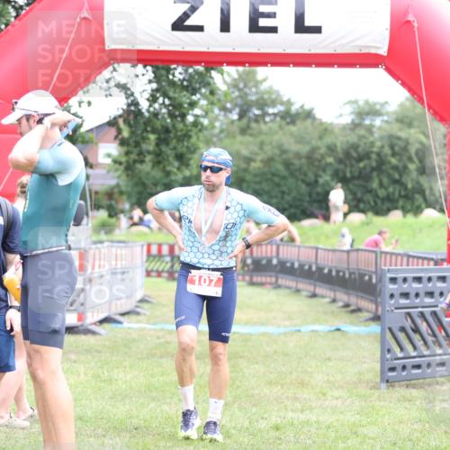 21.06.2026 - 29. Vierlanden-Triathlon Andreas Tolksdorf http://msf.ph/oto/9889435 21.06.2026 12:36:10 Ziel  meine-sportfotos.de