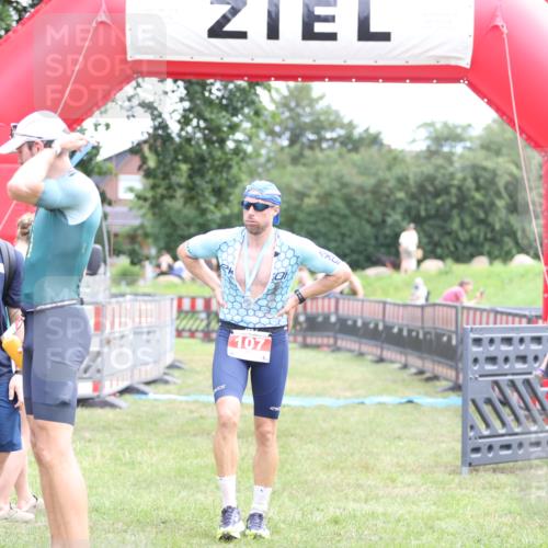 21.06.2026 - 29. Vierlanden-Triathlon Andreas Tolksdorf http://msf.ph/oto/9889436 21.06.2026 12:36:10 Ziel  meine-sportfotos.de