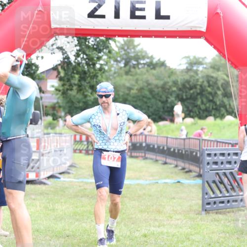 21.06.2026 - 29. Vierlanden-Triathlon Andreas Tolksdorf http://msf.ph/oto/9889443 21.06.2026 12:36:11 Ziel  meine-sportfotos.de