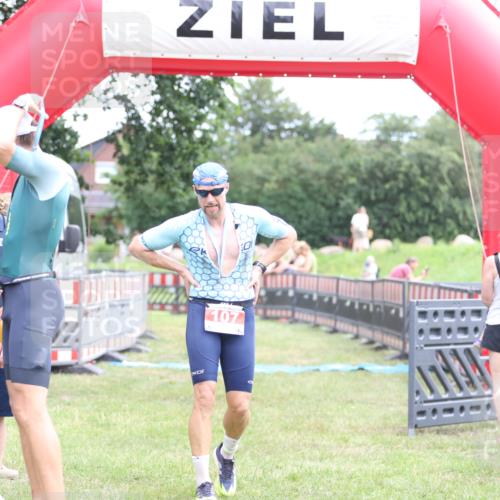 21.06.2026 - 29. Vierlanden-Triathlon Andreas Tolksdorf http://msf.ph/oto/9889445 21.06.2026 12:36:11 Ziel  meine-sportfotos.de
