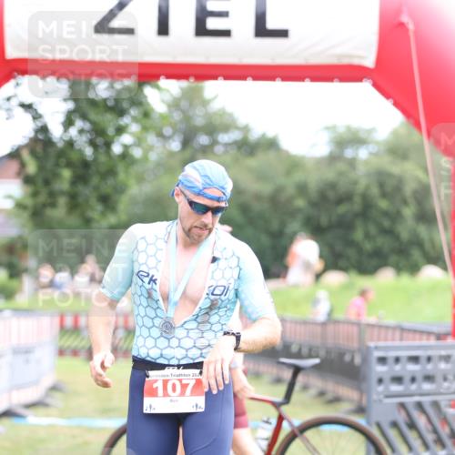 21.06.2026 - 29. Vierlanden-Triathlon Andreas Tolksdorf http://msf.ph/oto/9889446 21.06.2026 12:36:13 Ziel  meine-sportfotos.de