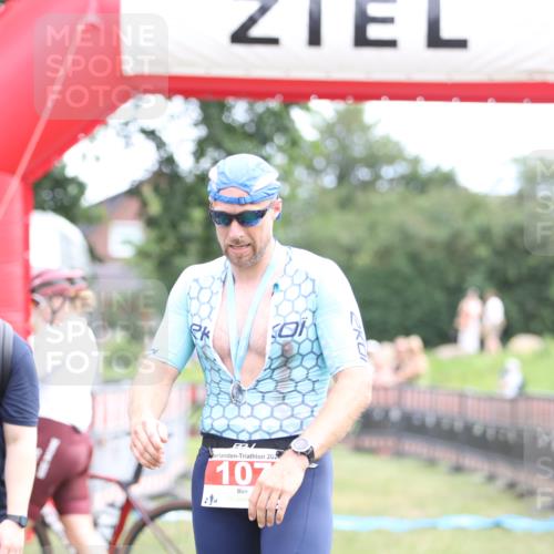21.06.2026 - 29. Vierlanden-Triathlon Andreas Tolksdorf http://msf.ph/oto/9889448 21.06.2026 12:36:14 Ziel  meine-sportfotos.de